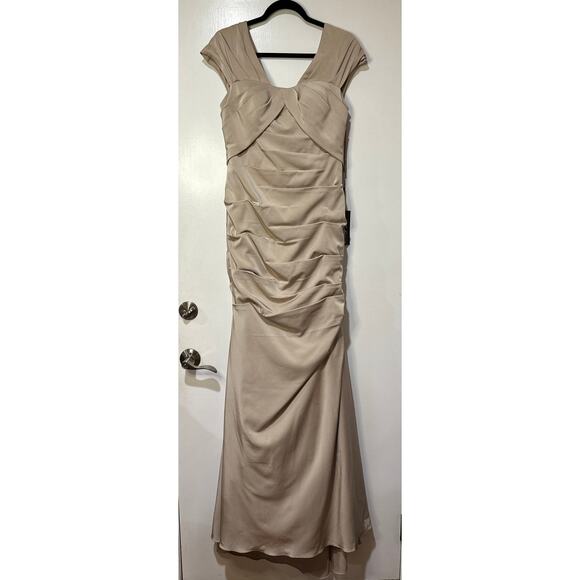 La Femme Evening Mother of the Bride Gown Nude 6 NWT 29805 Pleated Jersey Skirt - Picture 2 of 16